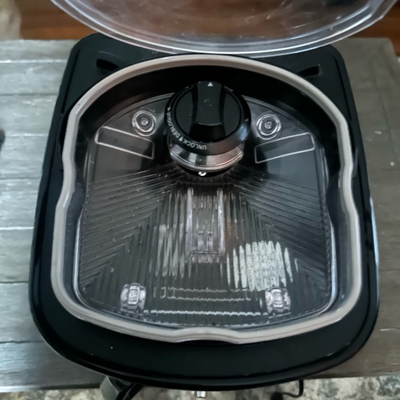 Cuisinart Coffee Maker DGB-900BC Grind and Brew 12 Cups Chrome - Picture 6 of 7